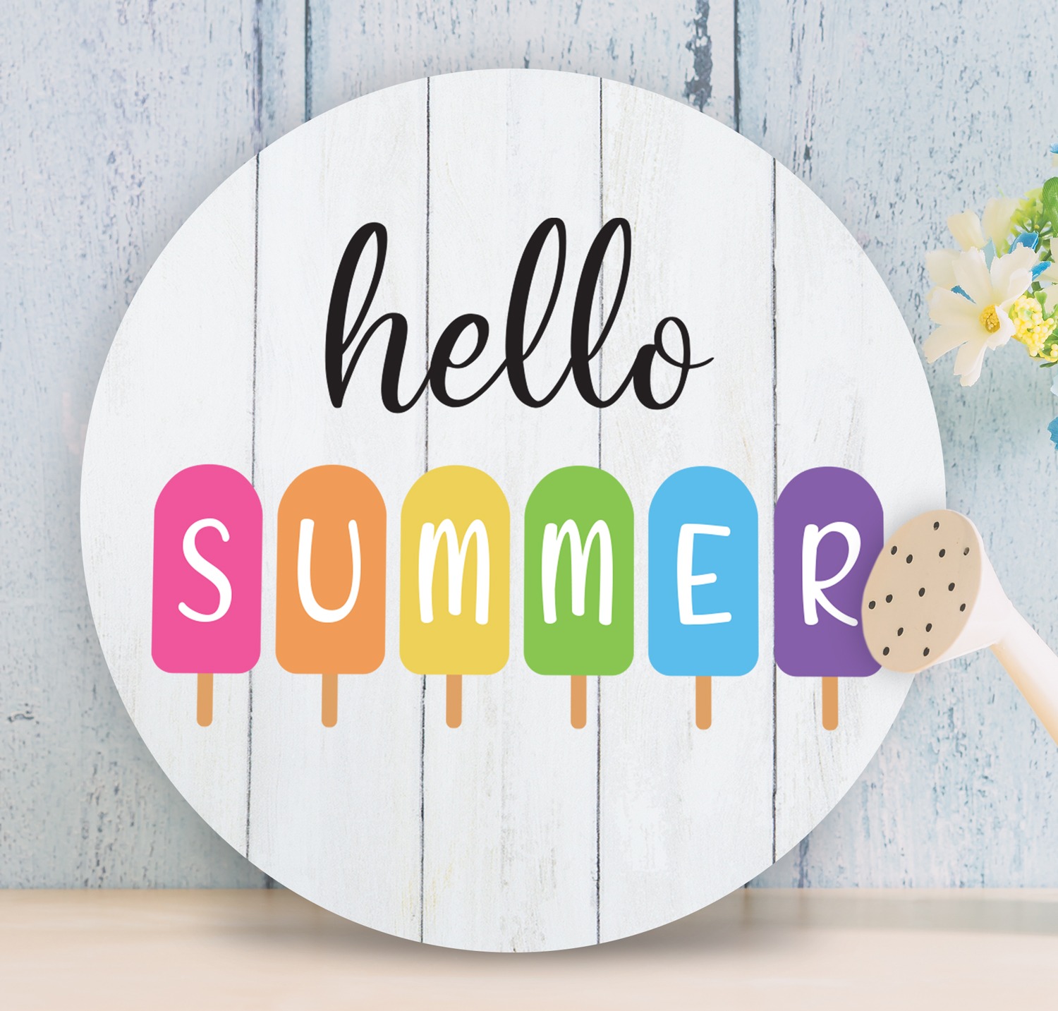 Round home decor that says Hello Summer
