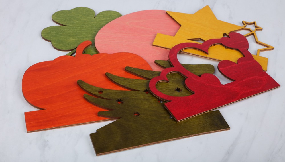 Wooden seasonal shapes to add to wooden round wall hanging