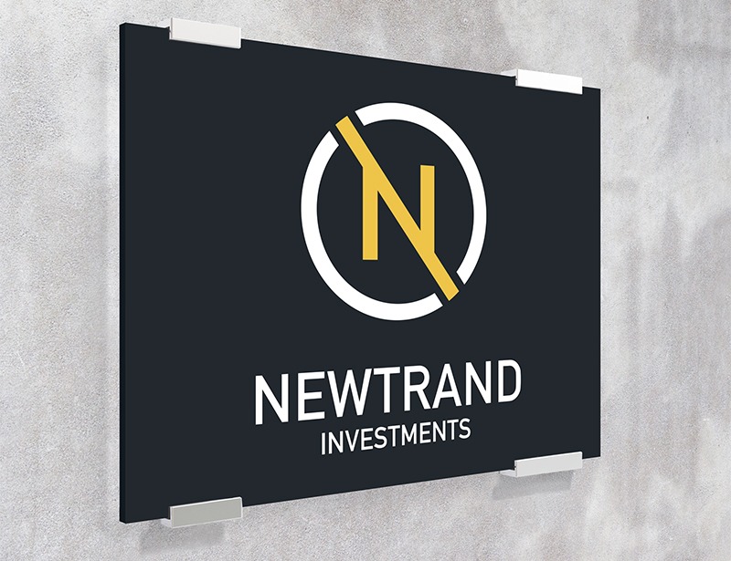 customized business sign mounted using simply sign grippers